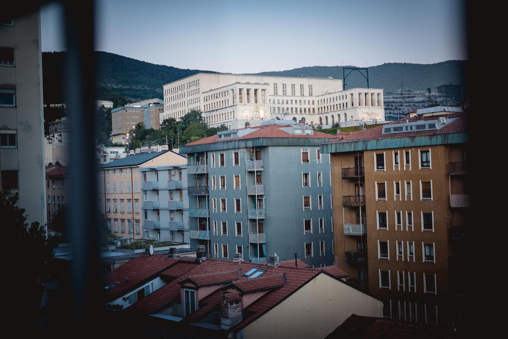 5Min Stazione Centrale Appartamento Con Terrazza Τεργέστη Εξωτερικό φωτογραφία