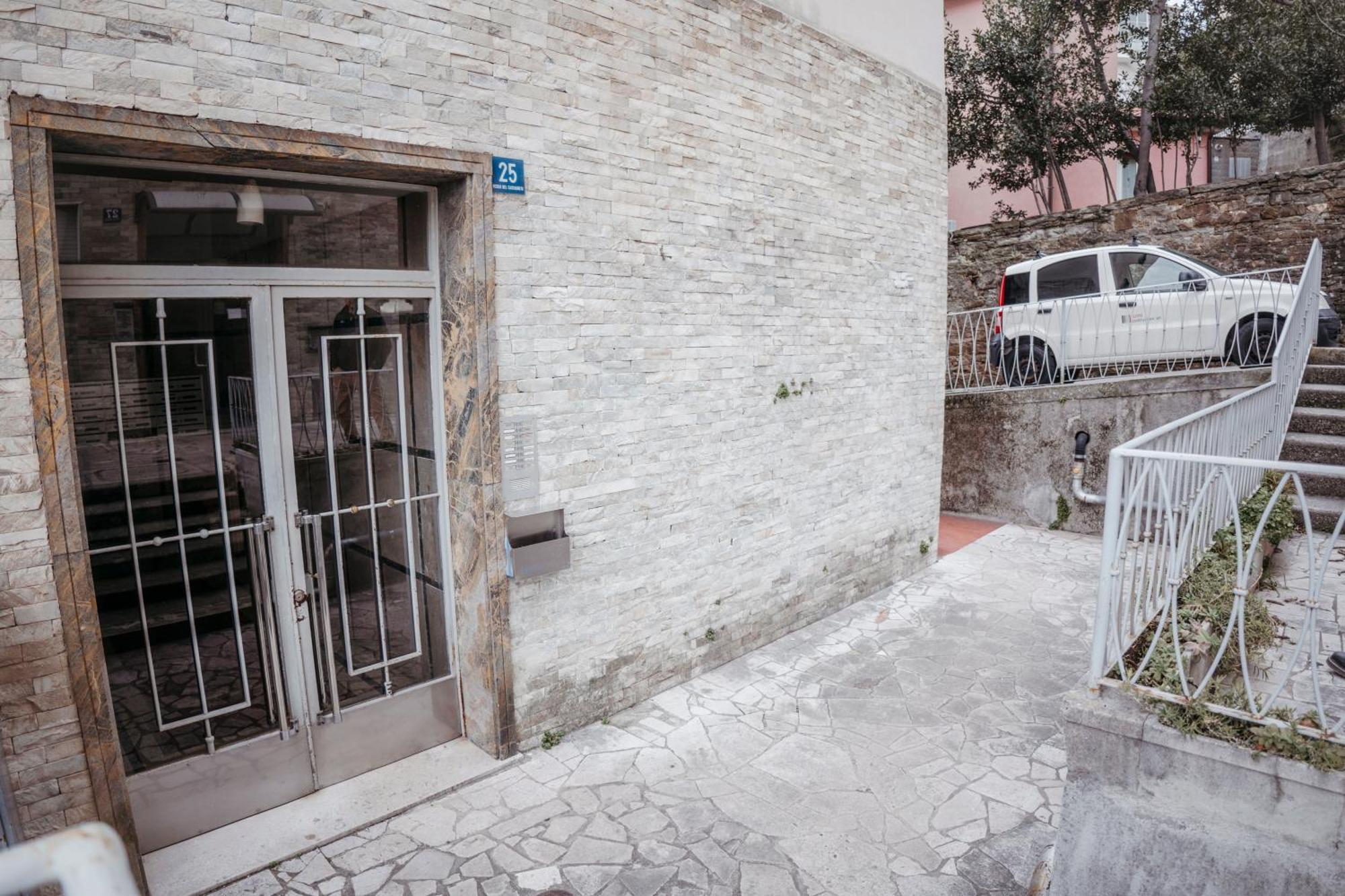 5Min Stazione Centrale Appartamento Con Terrazza Τεργέστη Εξωτερικό φωτογραφία